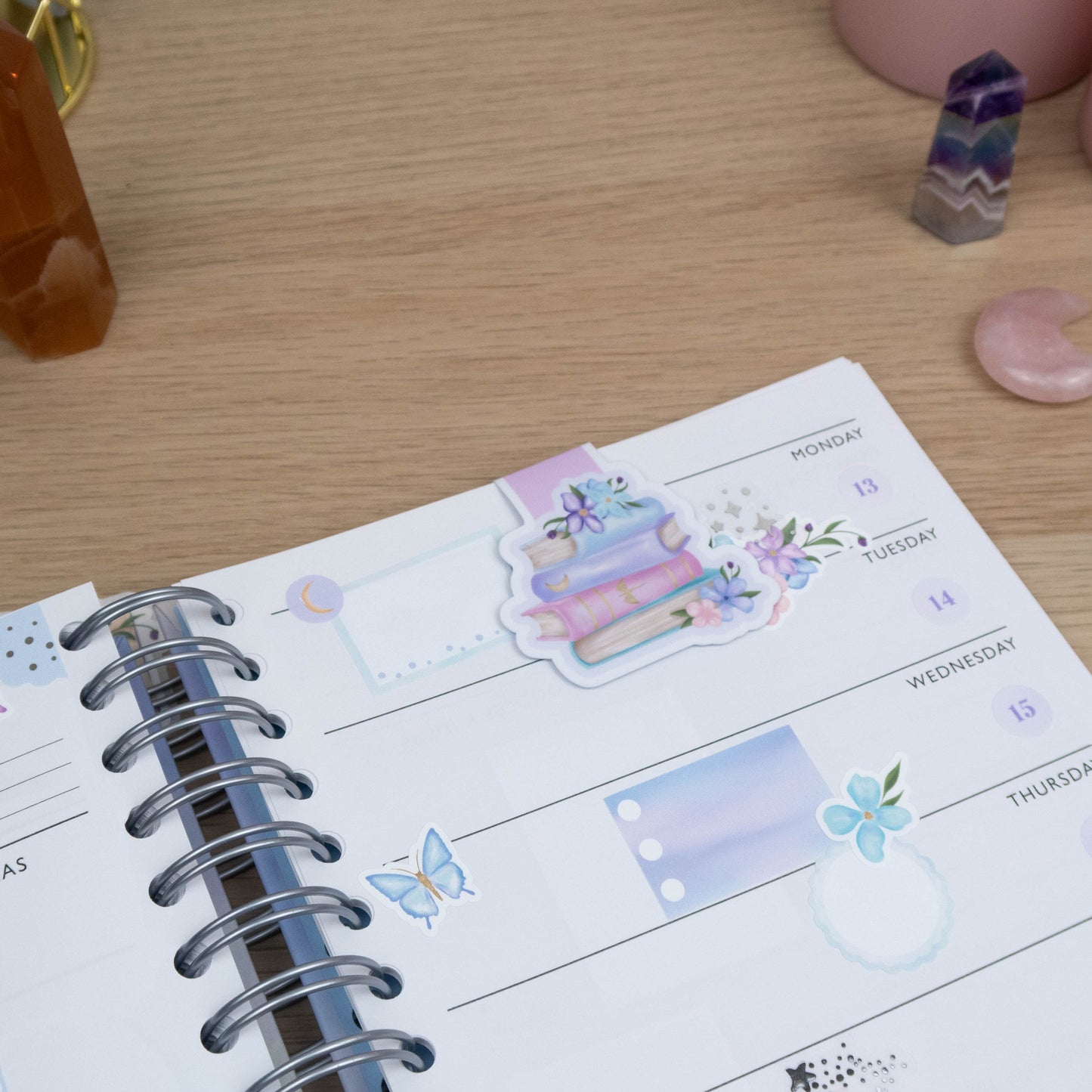 FANTASY BOOK STACK - MAGNETIC BOOKMARK