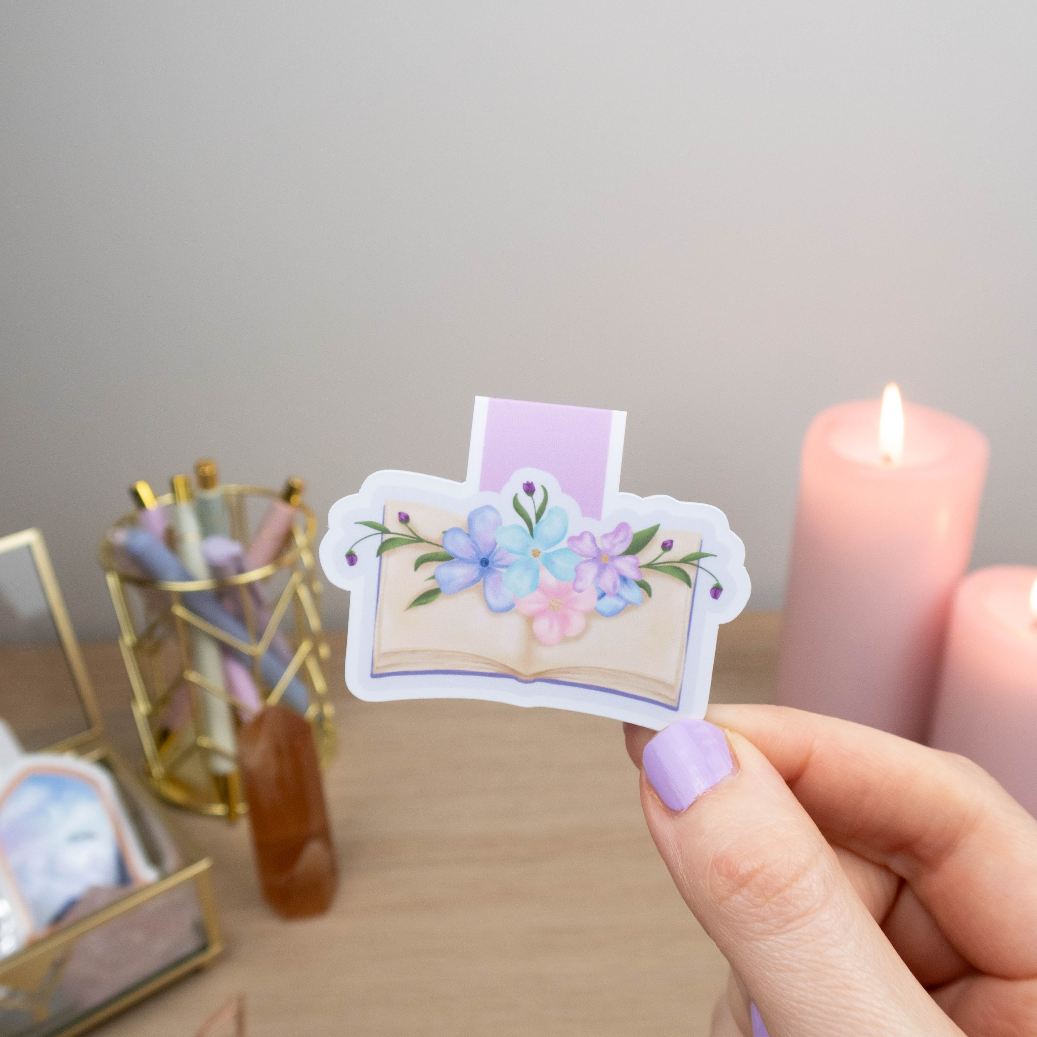 BOOK & FLOWERS  - MAGNETIC BOOKMARK - Rebecca Yates